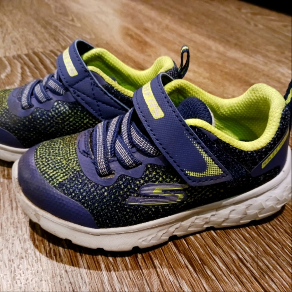 Kids Sketchers sneakers size 7